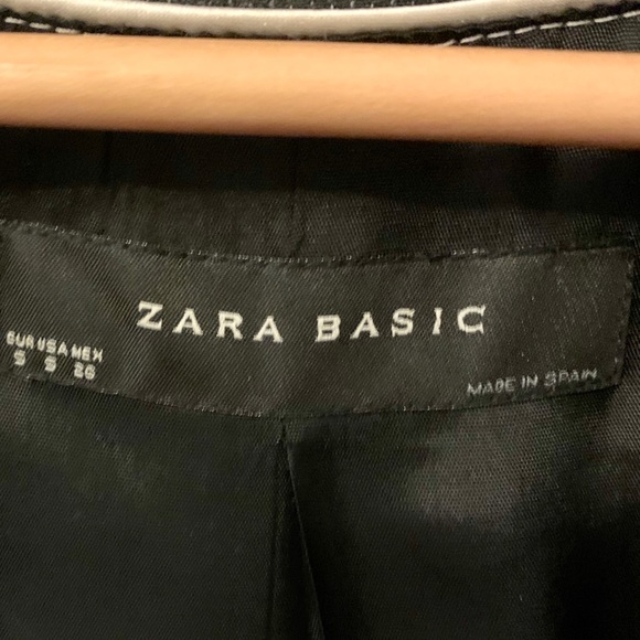 Zara Basic Black Pinstripe Fitted Blazer - Picture 5 of 5